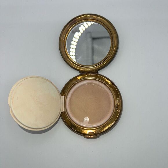 Vintage KIGU Of London Gold Toned Round England Compact Powder & Screen Fair Con - Picture 5 of 6